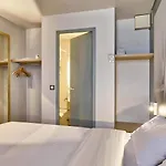 B&B Hotel Clermont-Ferrand Le Brezet Aeroport 2*