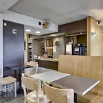 Le Brezet Aeroport Отель 2*