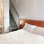 Hotel B&B Hotel Clermont-Ferrand Le Brezet Aeroport 2*