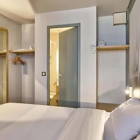 Le Brezet Aeroport Отель Клермон-Ферран