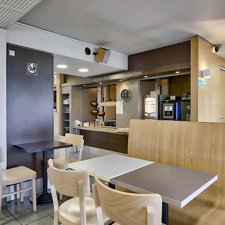 Отель Le Brezet Aeroport