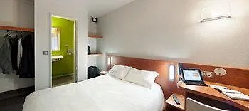 Le Brezet Aeroport ホテル