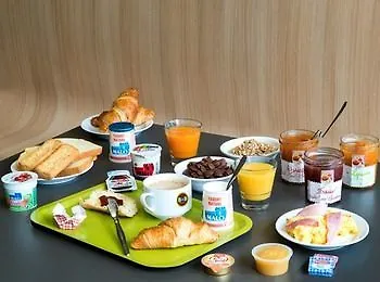 Отель Le Brezet Aeroport