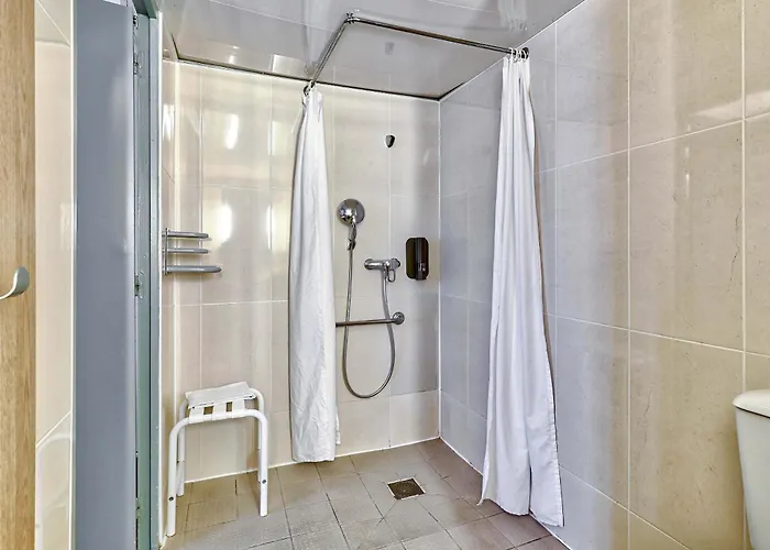 מלון Le Brezet Aeroport קלרמונט-פרנד