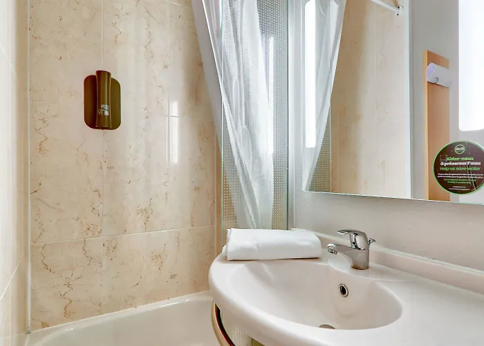 Hotel Le Brezet Aeroport Clermont-Ferrand